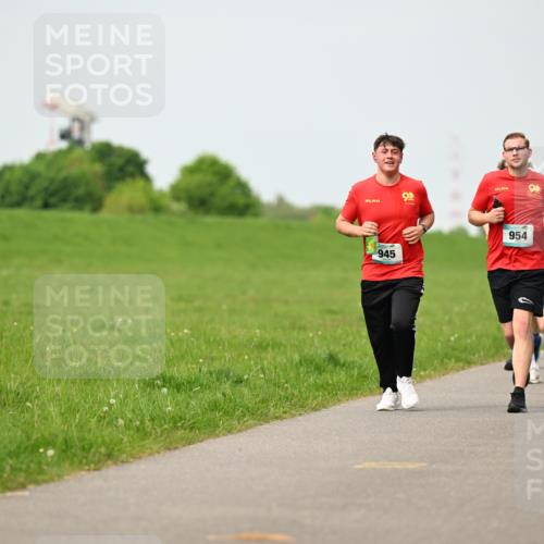 10.05.2026 - 8. Wedeler Halbmarathon Dr. Thomas Lammeyer http://msf.ph/oto/9699118 10.05.2026 11:36:04 Laufen 945, 954 meine-sportfotos.de