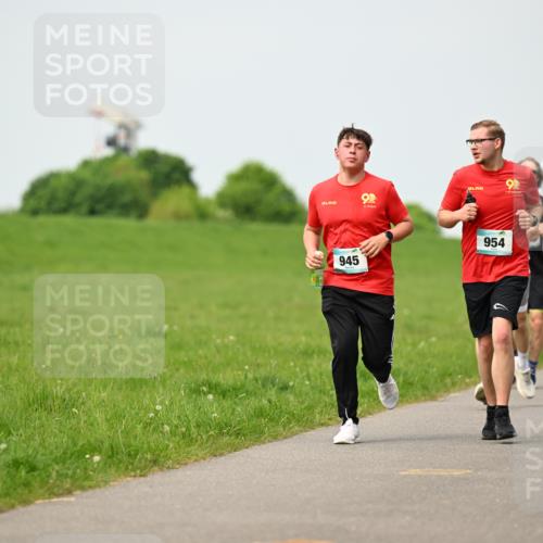 10.05.2026 - 8. Wedeler Halbmarathon Dr. Thomas Lammeyer http://msf.ph/oto/9699131 10.05.2026 11:36:05 Laufen 945, 954 meine-sportfotos.de