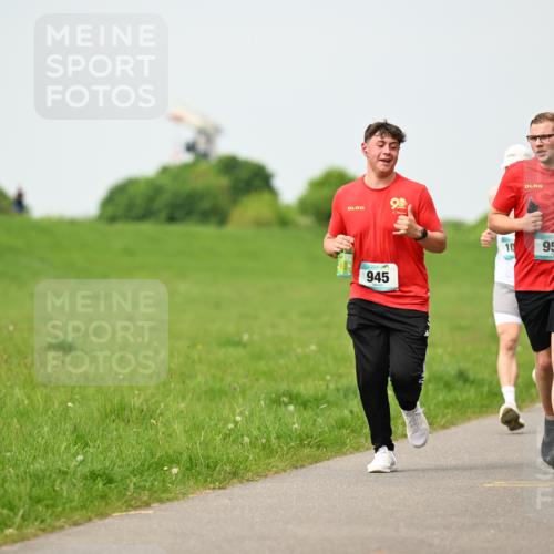 10.05.2026 - 8. Wedeler Halbmarathon Dr. Thomas Lammeyer http://msf.ph/oto/9699133 10.05.2026 11:36:06 Laufen 945, 954 meine-sportfotos.de