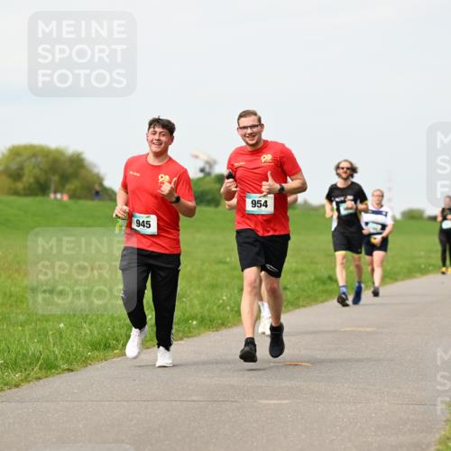 10.05.2026 - 8. Wedeler Halbmarathon Dr. Thomas Lammeyer http://msf.ph/oto/9699137 10.05.2026 11:36:09 Laufen 945, 954 meine-sportfotos.de