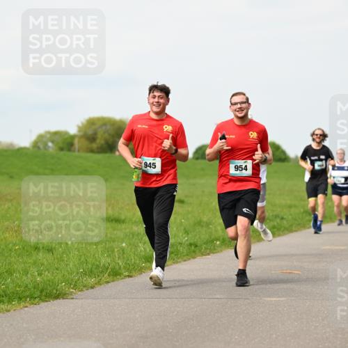 10.05.2026 - 8. Wedeler Halbmarathon Dr. Thomas Lammeyer http://msf.ph/oto/9699142 10.05.2026 11:36:09 Laufen 945, 954 meine-sportfotos.de