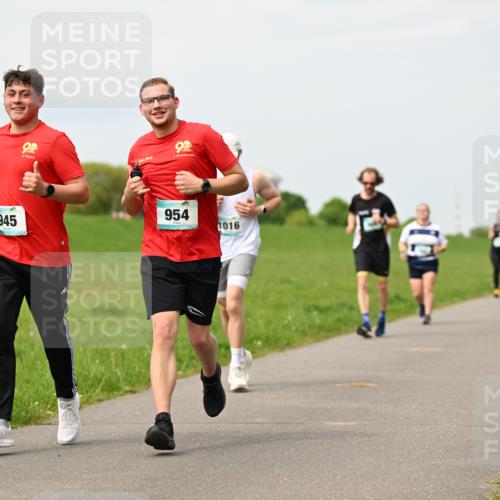 10.05.2026 - 8. Wedeler Halbmarathon Dr. Thomas Lammeyer http://msf.ph/oto/9699145 10.05.2026 11:36:10 Laufen 945, 954, 1016 meine-sportfotos.de