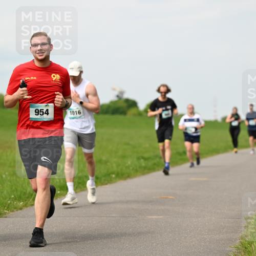 10.05.2026 - 8. Wedeler Halbmarathon Dr. Thomas Lammeyer http://msf.ph/oto/9699150 10.05.2026 11:36:11 Laufen 945, 954, 1016 meine-sportfotos.de