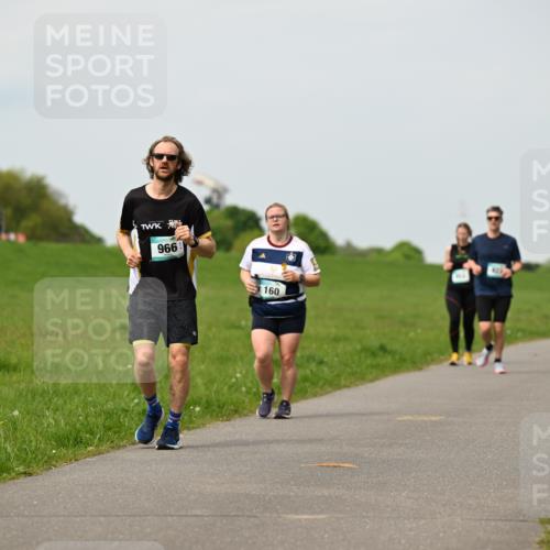 10.05.2026 - 8. Wedeler Halbmarathon Dr. Thomas Lammeyer http://msf.ph/oto/9699154 10.05.2026 11:36:13 Laufen 966, 160 meine-sportfotos.de