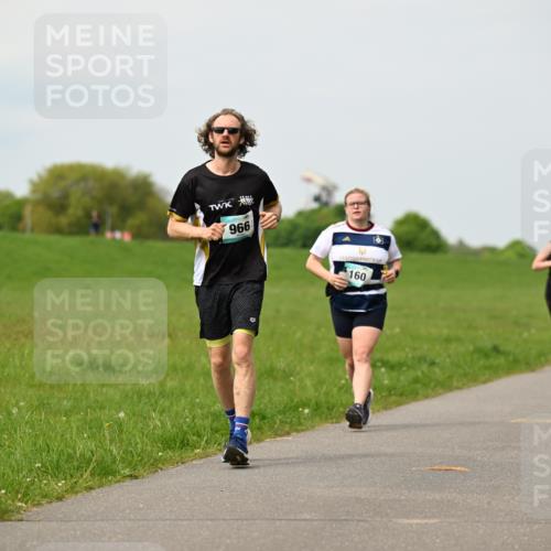 10.05.2026 - 8. Wedeler Halbmarathon Dr. Thomas Lammeyer http://msf.ph/oto/9699158 10.05.2026 11:36:14 Laufen 966, 160 meine-sportfotos.de