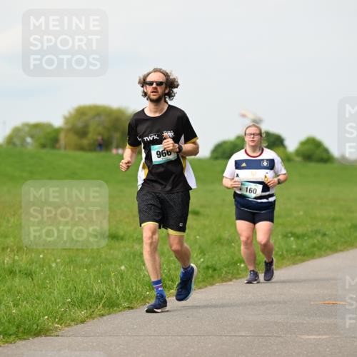 10.05.2026 - 8. Wedeler Halbmarathon Dr. Thomas Lammeyer http://msf.ph/oto/9699163 10.05.2026 11:36:14 Laufen 966, 160 meine-sportfotos.de