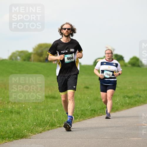 10.05.2026 - 8. Wedeler Halbmarathon Dr. Thomas Lammeyer http://msf.ph/oto/9699164 10.05.2026 11:36:15 Laufen 966, 160 meine-sportfotos.de