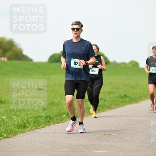 10.05.2026 - 8. Wedeler Halbmarathon Dr. Thomas Lammeyer http://msf.ph/oto/9699182 10.05.2026 11:36:19 Laufen 853, 749 meine-sportfotos.de