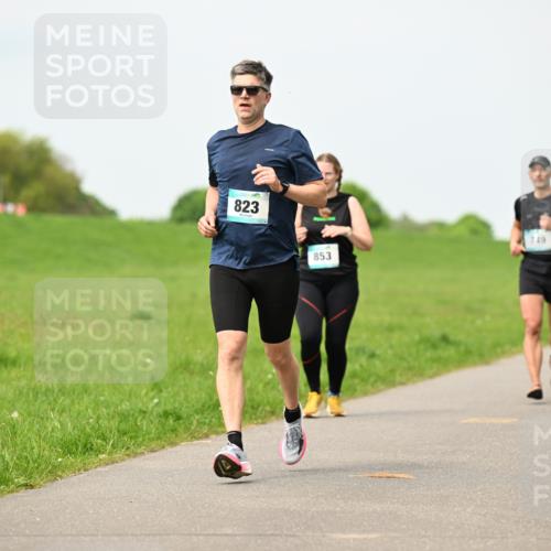10.05.2026 - 8. Wedeler Halbmarathon Dr. Thomas Lammeyer http://msf.ph/oto/9699184 10.05.2026 11:36:19 Laufen 823, 853 meine-sportfotos.de