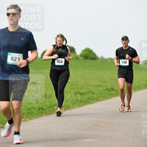 10.05.2026 - 8. Wedeler Halbmarathon Dr. Thomas Lammeyer http://msf.ph/oto/9699191 10.05.2026 11:36:20 Laufen 823, 749, 853 meine-sportfotos.de