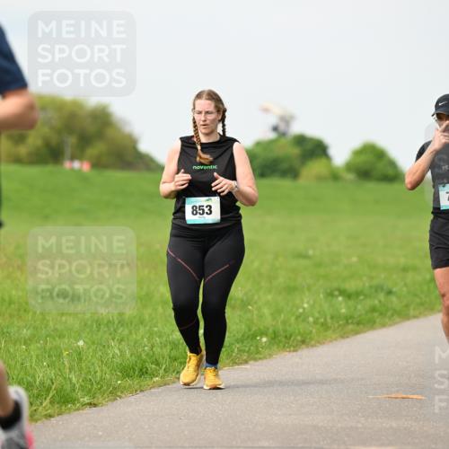 10.05.2026 - 8. Wedeler Halbmarathon Dr. Thomas Lammeyer http://msf.ph/oto/9699196 10.05.2026 11:36:21 Laufen 823, 853, 749 meine-sportfotos.de