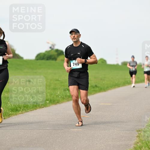 10.05.2026 - 8. Wedeler Halbmarathon Dr. Thomas Lammeyer http://msf.ph/oto/9699202 10.05.2026 11:36:22 Laufen 853, 745 meine-sportfotos.de