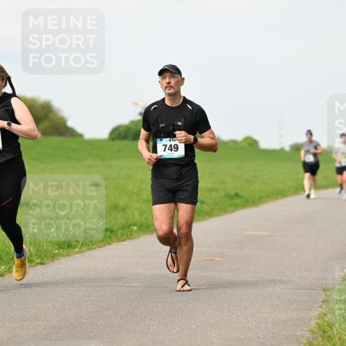 10.05.2026 - 8. Wedeler Halbmarathon Dr. Thomas Lammeyer http://msf.ph/oto/9699205 10.05.2026 11:36:23 Laufen 853, 749 meine-sportfotos.de