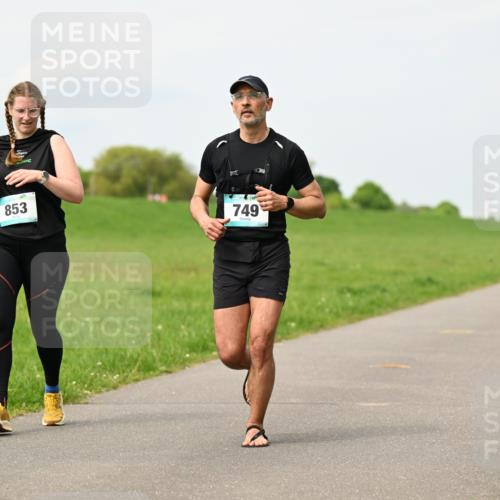 10.05.2026 - 8. Wedeler Halbmarathon Dr. Thomas Lammeyer http://msf.ph/oto/9699210 10.05.2026 11:36:23 Laufen 853, 749 meine-sportfotos.de