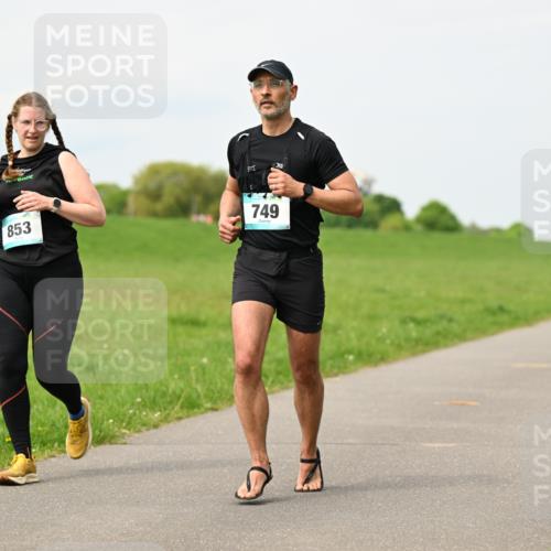 10.05.2026 - 8. Wedeler Halbmarathon Dr. Thomas Lammeyer http://msf.ph/oto/9699211 10.05.2026 11:36:23 Laufen 853, 749 meine-sportfotos.de