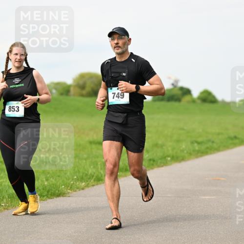 10.05.2026 - 8. Wedeler Halbmarathon Dr. Thomas Lammeyer http://msf.ph/oto/9699212 10.05.2026 11:36:24 Laufen 853, 749 meine-sportfotos.de