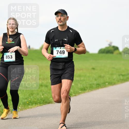 10.05.2026 - 8. Wedeler Halbmarathon Dr. Thomas Lammeyer http://msf.ph/oto/9699215 10.05.2026 11:36:24 Laufen 853, 749 meine-sportfotos.de
