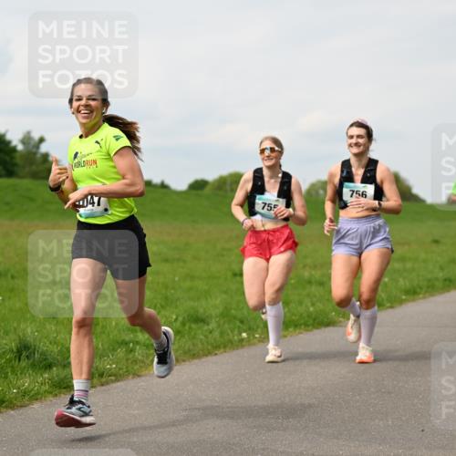 10.05.2026 - 8. Wedeler Halbmarathon Dr. Thomas Lammeyer http://msf.ph/oto/9699291 10.05.2026 11:36:41 Laufen 047, 755, 756 meine-sportfotos.de
