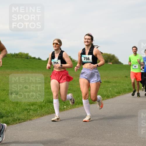 10.05.2026 - 8. Wedeler Halbmarathon Dr. Thomas Lammeyer http://msf.ph/oto/9699292 10.05.2026 11:36:42 Laufen 1047, 755, 756 meine-sportfotos.de