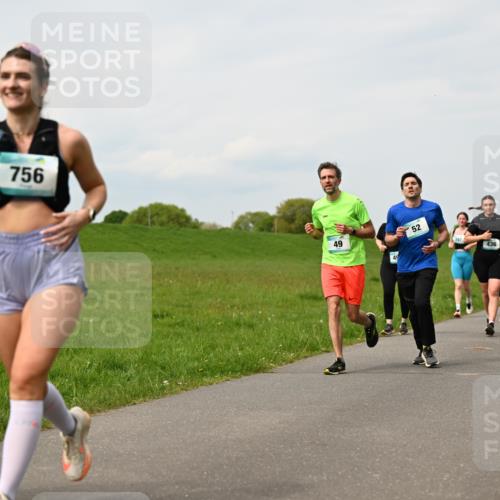 10.05.2026 - 8. Wedeler Halbmarathon Dr. Thomas Lammeyer http://msf.ph/oto/9699297 10.05.2026 11:36:42 Laufen 756, 767, 436 meine-sportfotos.de