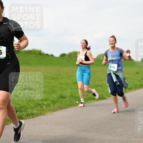 10.05.2026 - 8. Wedeler Halbmarathon Dr. Thomas Lammeyer http://msf.ph/oto/9699331 10.05.2026 11:36:48 Laufen 436, 916 meine-sportfotos.de