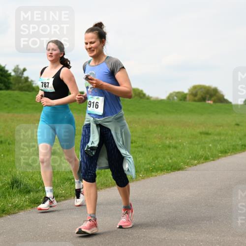 10.05.2026 - 8. Wedeler Halbmarathon Dr. Thomas Lammeyer http://msf.ph/oto/9699341 10.05.2026 11:36:50 Laufen 787, 916 meine-sportfotos.de