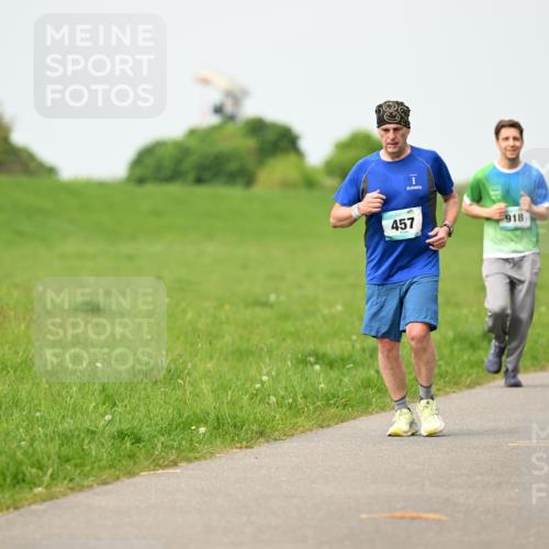 10.05.2026 - 8. Wedeler Halbmarathon Dr. Thomas Lammeyer http://msf.ph/oto/9699383 10.05.2026 11:37:01 Laufen 457, 918, 2069 meine-sportfotos.de