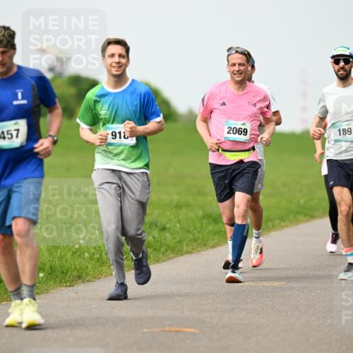 10.05.2026 - 8. Wedeler Halbmarathon Dr. Thomas Lammeyer http://msf.ph/oto/9699399 10.05.2026 11:37:04 Laufen 457, 918, 2069, 189 meine-sportfotos.de