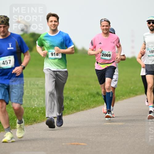 10.05.2026 - 8. Wedeler Halbmarathon Dr. Thomas Lammeyer http://msf.ph/oto/9699400 10.05.2026 11:37:04 Laufen 457, 457, 910, 189, 2069 meine-sportfotos.de