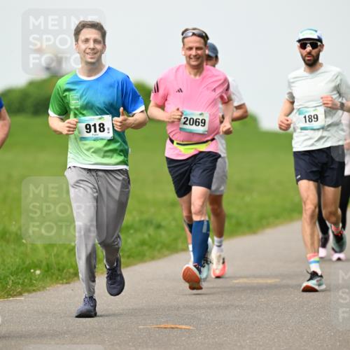 10.05.2026 - 8. Wedeler Halbmarathon Dr. Thomas Lammeyer http://msf.ph/oto/9699405 10.05.2026 11:37:05 Laufen 918, 2069, 457, 189 meine-sportfotos.de