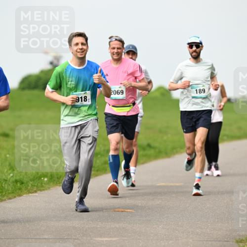 10.05.2026 - 8. Wedeler Halbmarathon Dr. Thomas Lammeyer http://msf.ph/oto/9699406 10.05.2026 11:37:05 Laufen 918, 2069, 457, 189 meine-sportfotos.de