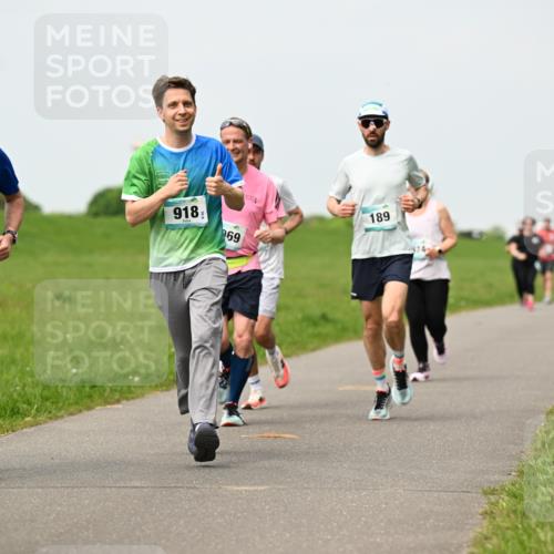10.05.2026 - 8. Wedeler Halbmarathon Dr. Thomas Lammeyer http://msf.ph/oto/9699411 10.05.2026 11:37:06 Laufen 457, 918, 189 meine-sportfotos.de