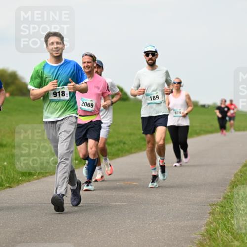 10.05.2026 - 8. Wedeler Halbmarathon Dr. Thomas Lammeyer http://msf.ph/oto/9699414 10.05.2026 11:37:07 Laufen 918, 2069, 457, 189 meine-sportfotos.de