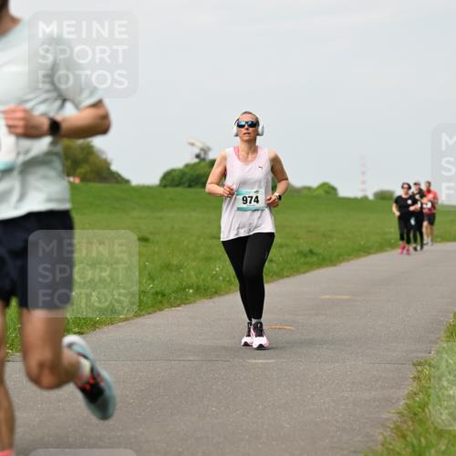 10.05.2026 - 8. Wedeler Halbmarathon Dr. Thomas Lammeyer http://msf.ph/oto/9699431 10.05.2026 11:37:09 Laufen 660, 189, 974 meine-sportfotos.de