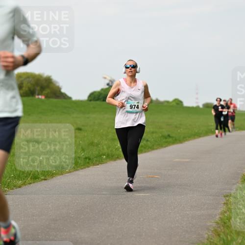 10.05.2026 - 8. Wedeler Halbmarathon Dr. Thomas Lammeyer http://msf.ph/oto/9699433 10.05.2026 11:37:09 Laufen 560, 189, 974 meine-sportfotos.de