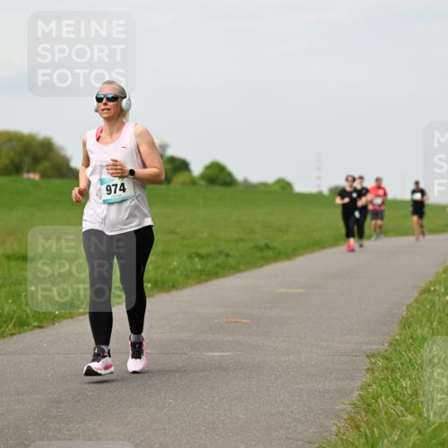10.05.2026 - 8. Wedeler Halbmarathon Dr. Thomas Lammeyer http://msf.ph/oto/9699438 10.05.2026 11:37:10 Laufen 974 meine-sportfotos.de