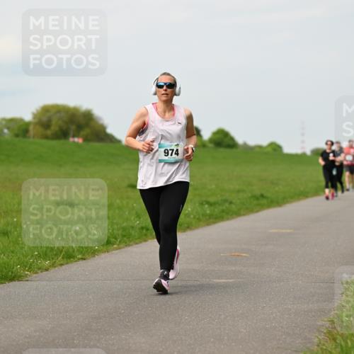 10.05.2026 - 8. Wedeler Halbmarathon Dr. Thomas Lammeyer http://msf.ph/oto/9699439 10.05.2026 11:37:10 Laufen 974 meine-sportfotos.de
