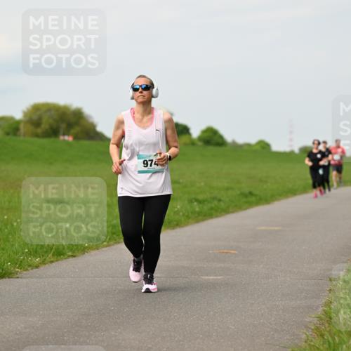10.05.2026 - 8. Wedeler Halbmarathon Dr. Thomas Lammeyer http://msf.ph/oto/9699440 10.05.2026 11:37:10 Laufen 974 meine-sportfotos.de