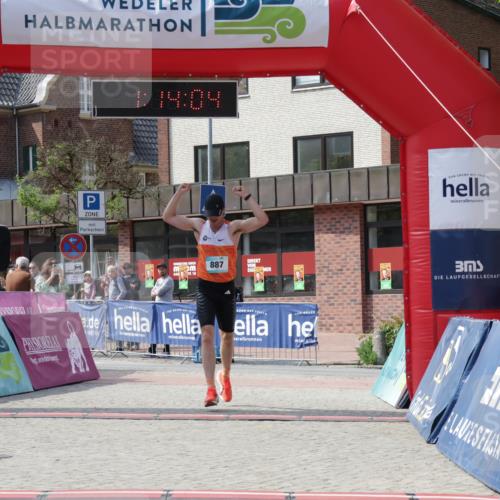 10.05.2026 - 8. Wedeler Halbmarathon Yannick Fuchs http://msf.ph/oto/9699520 10.05.2026 11:14:04 Ziel 887 meine-sportfotos.de