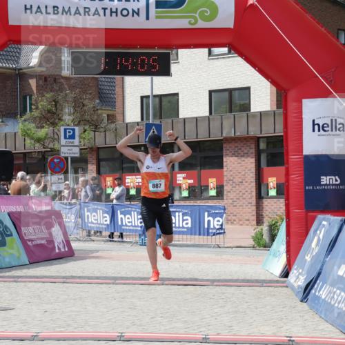 10.05.2026 - 8. Wedeler Halbmarathon Yannick Fuchs http://msf.ph/oto/9699523 10.05.2026 11:14:04 Ziel 887 meine-sportfotos.de
