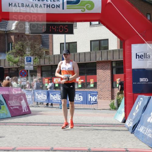 10.05.2026 - 8. Wedeler Halbmarathon Yannick Fuchs http://msf.ph/oto/9699534 10.05.2026 11:14:05 Ziel 887 meine-sportfotos.de