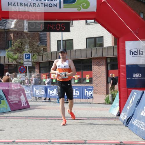 10.05.2026 - 8. Wedeler Halbmarathon Yannick Fuchs http://msf.ph/oto/9699537 10.05.2026 11:14:05 Ziel 887 meine-sportfotos.de
