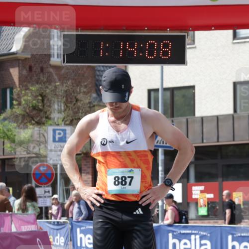 10.05.2026 - 8. Wedeler Halbmarathon Yannick Fuchs http://msf.ph/oto/9699552 10.05.2026 11:14:07 Ziel 887 meine-sportfotos.de