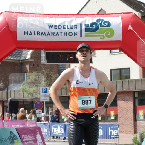 10.05.2026 - 8. Wedeler Halbmarathon Yannick Fuchs http://msf.ph/oto/9699561 10.05.2026 11:14:09 Ziel 887 meine-sportfotos.de