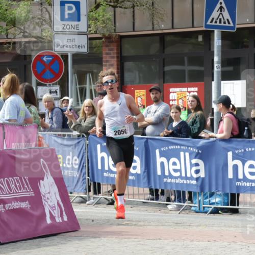 10.05.2026 - 8. Wedeler Halbmarathon Yannick Fuchs http://msf.ph/oto/9699587 10.05.2026 11:16:25 Ziel 2056 meine-sportfotos.de