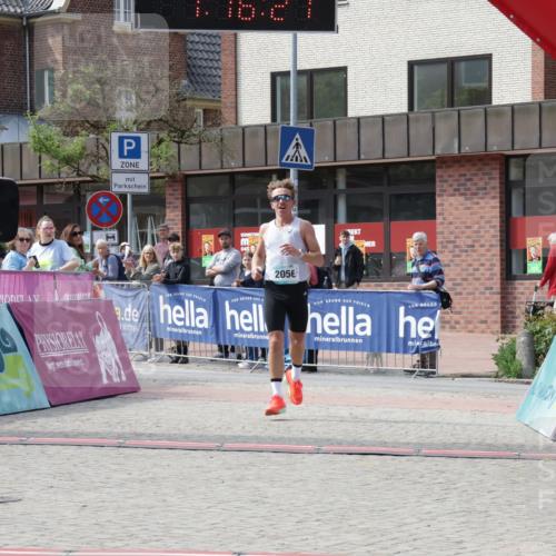 10.05.2026 - 8. Wedeler Halbmarathon Yannick Fuchs http://msf.ph/oto/9699607 10.05.2026 11:16:26 Ziel 2056 meine-sportfotos.de