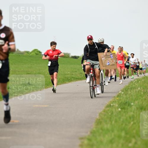 10.05.2026 - 8. Wedeler Halbmarathon Dr. Thomas Lammeyer http://msf.ph/oto/9699617 10.05.2026 11:37:41 Laufen 2237 meine-sportfotos.de