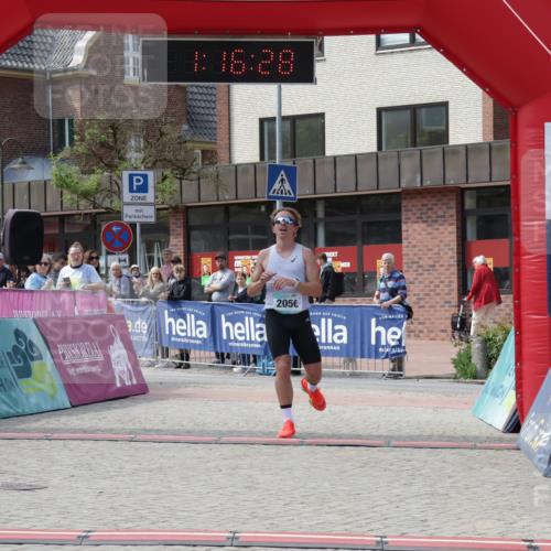 10.05.2026 - 8. Wedeler Halbmarathon Yannick Fuchs http://msf.ph/oto/9699624 10.05.2026 11:16:27 Ziel 2056 meine-sportfotos.de