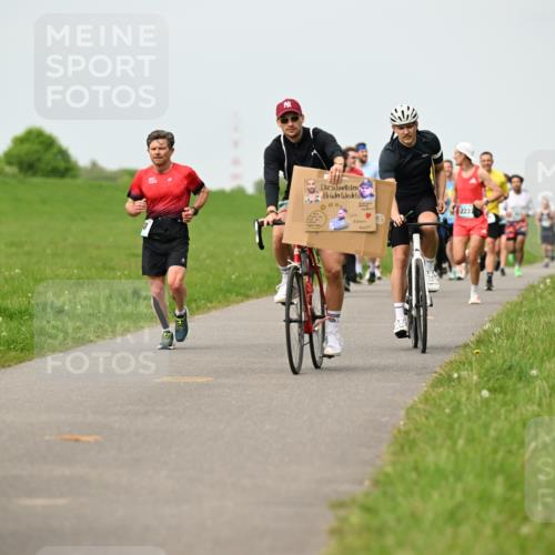 10.05.2026 - 8. Wedeler Halbmarathon Dr. Thomas Lammeyer http://msf.ph/oto/9699626 10.05.2026 11:37:43 Laufen 2237 meine-sportfotos.de