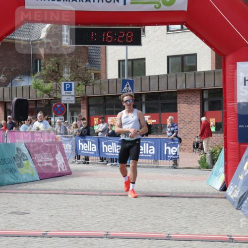 10.05.2026 - 8. Wedeler Halbmarathon Yannick Fuchs http://msf.ph/oto/9699627 10.05.2026 11:16:28 Ziel 2056 meine-sportfotos.de